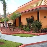 Econo Lodge Inn & Suites